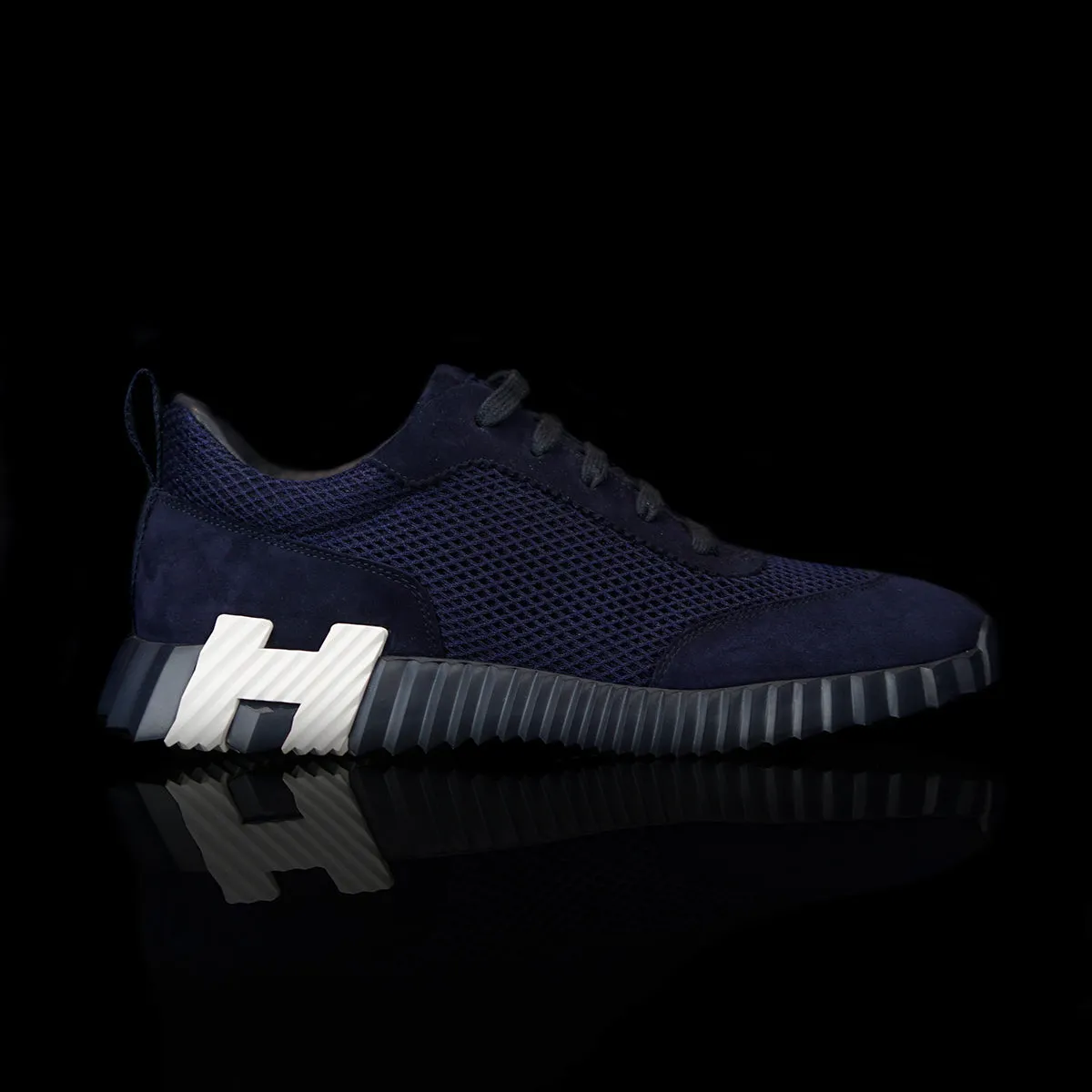 Bouncing Sneaker