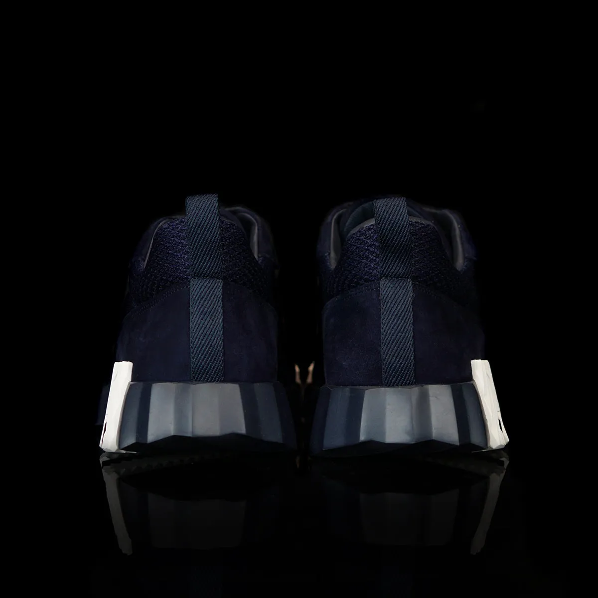Bouncing Sneaker