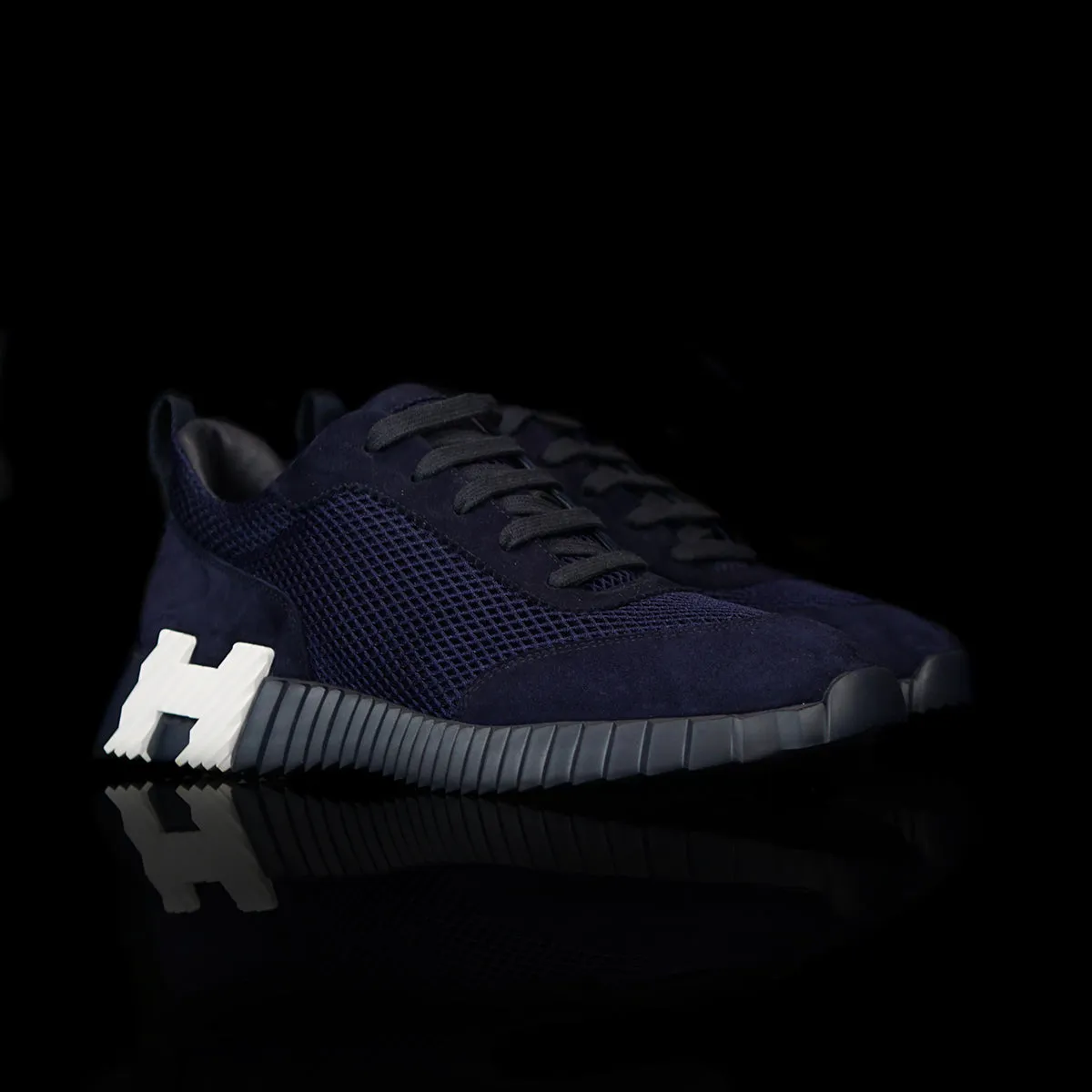Bouncing Sneaker