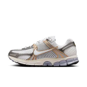 MENS NIKE ZOOM VOMERO 5 (PLATINUM TINT/WHITE/MTLC PEWTER)
