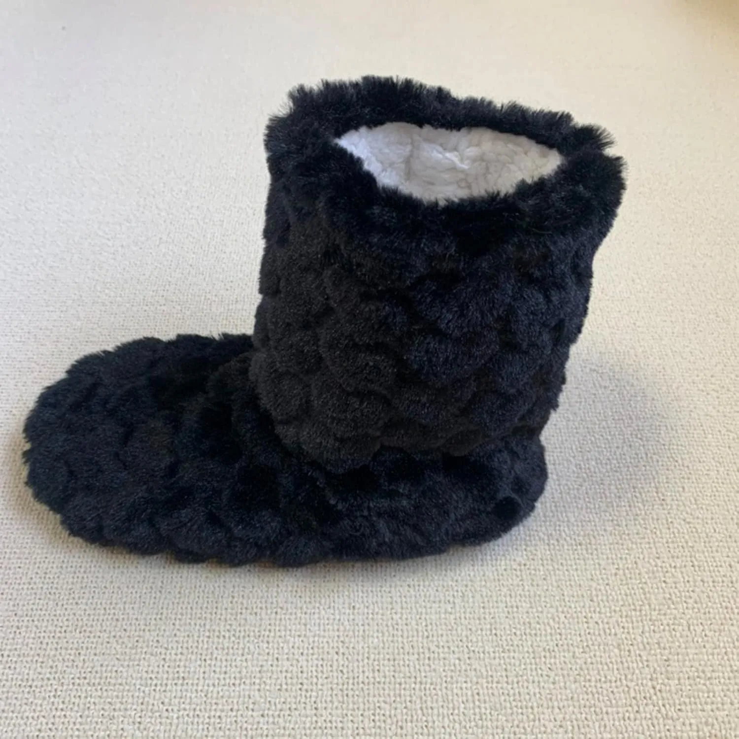 SBGMoSJ Women's Cozy Non Slip Grip Indoor House Bootie Slippers Women's House Shoes Booties Slippers for Women Fuzzy Fluffy Slippers for Men Funny Christmas Earrings for Women Gifts for Wife 2023