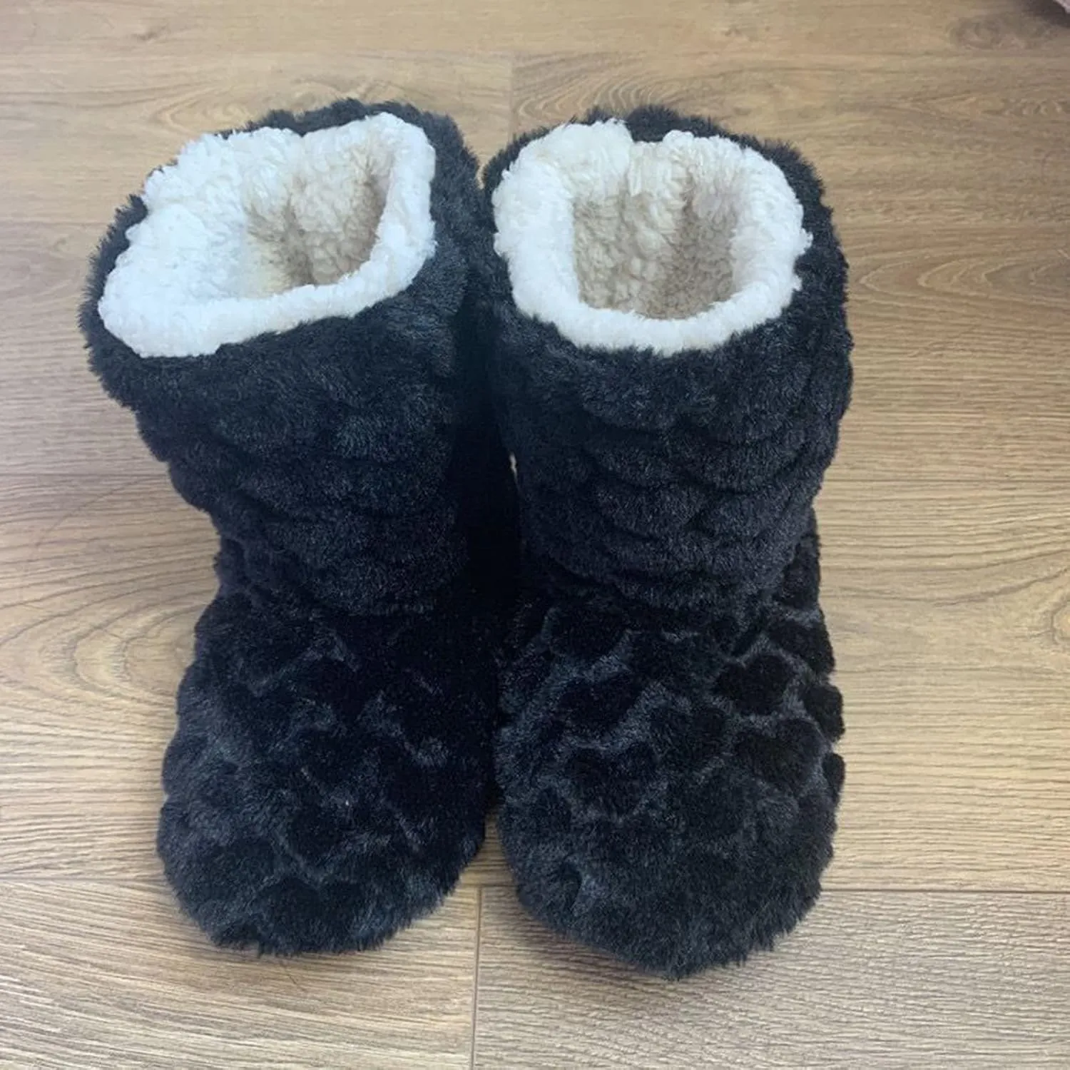SBGMoSJ Women's Cozy Non Slip Grip Indoor House Bootie Slippers Women's House Shoes Booties Slippers for Women Fuzzy Fluffy Slippers for Men Funny Christmas Earrings for Women Gifts for Wife 2023