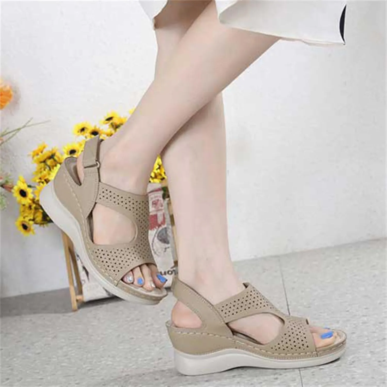 Women's Shoes 2025 Spring and Summer Fashion Leisure Thick Floor Hang The Beach Wear Cold Train Sleeves Skate Sandals